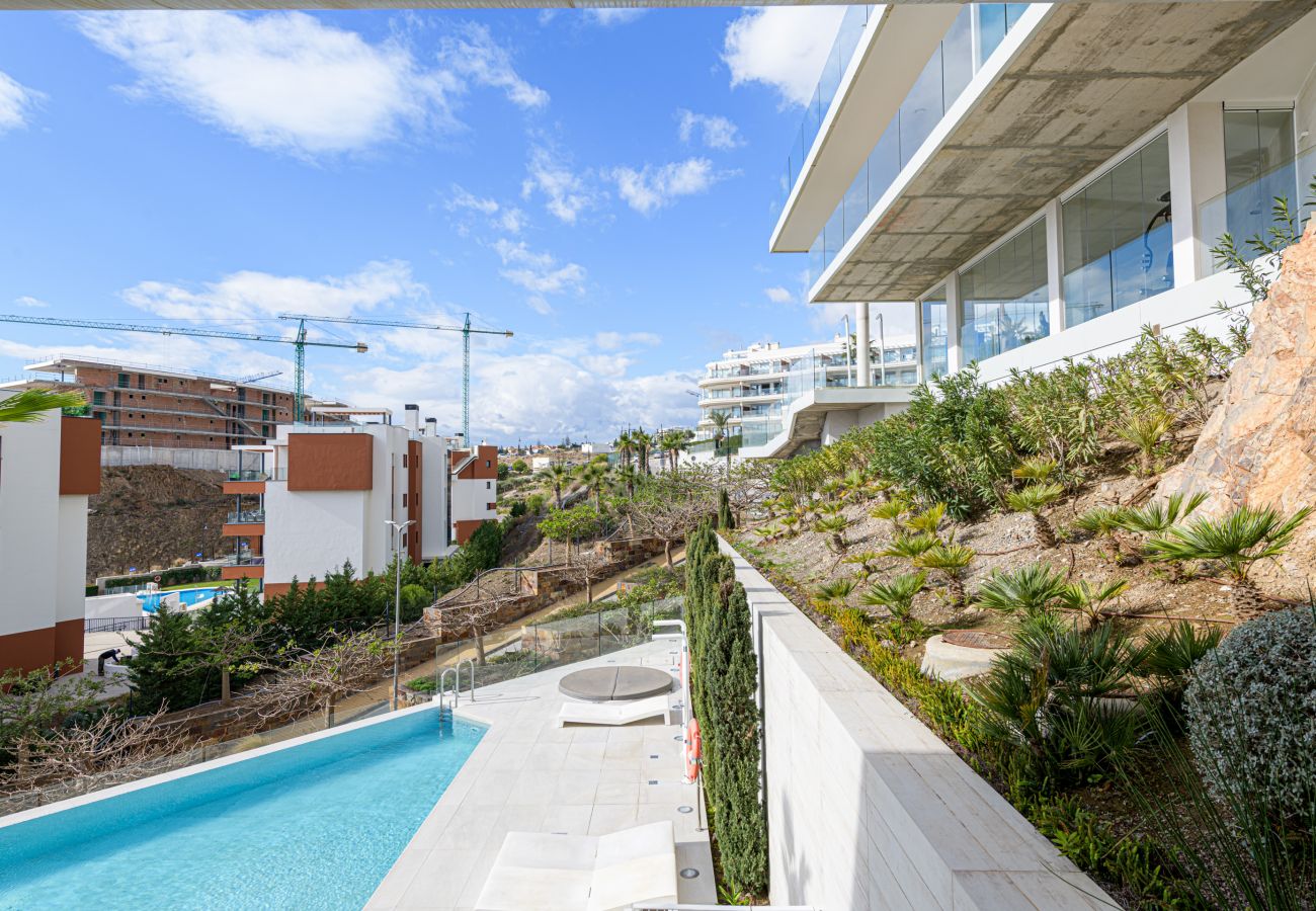 Apartment in Fuengirola - WintowinRentals Fuengirola Exclusive Sea View Apartment with Terrace, Pool and Parking