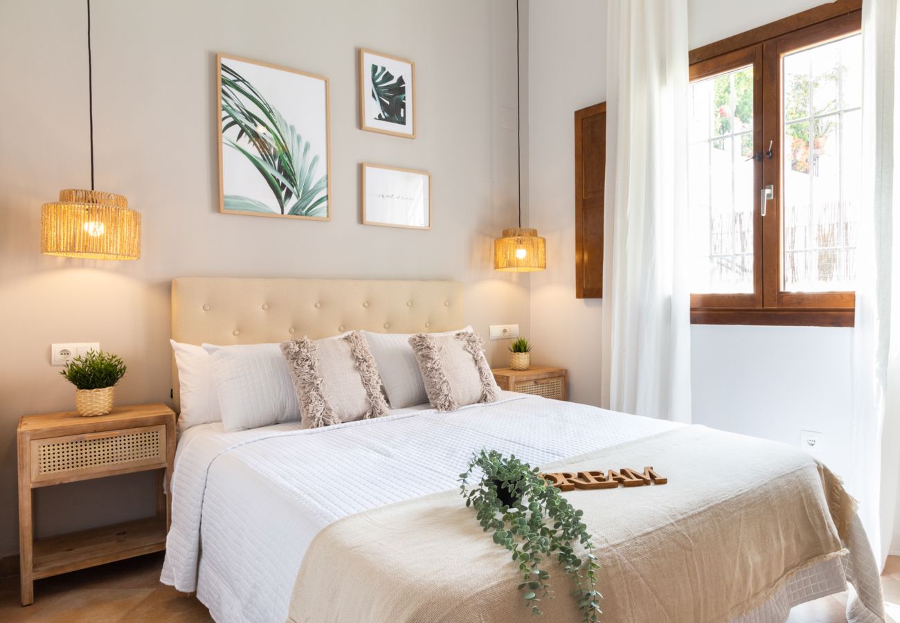 Apartment in Granada - WintowinRentals Cozy apartment with private patio next to the Albaicín