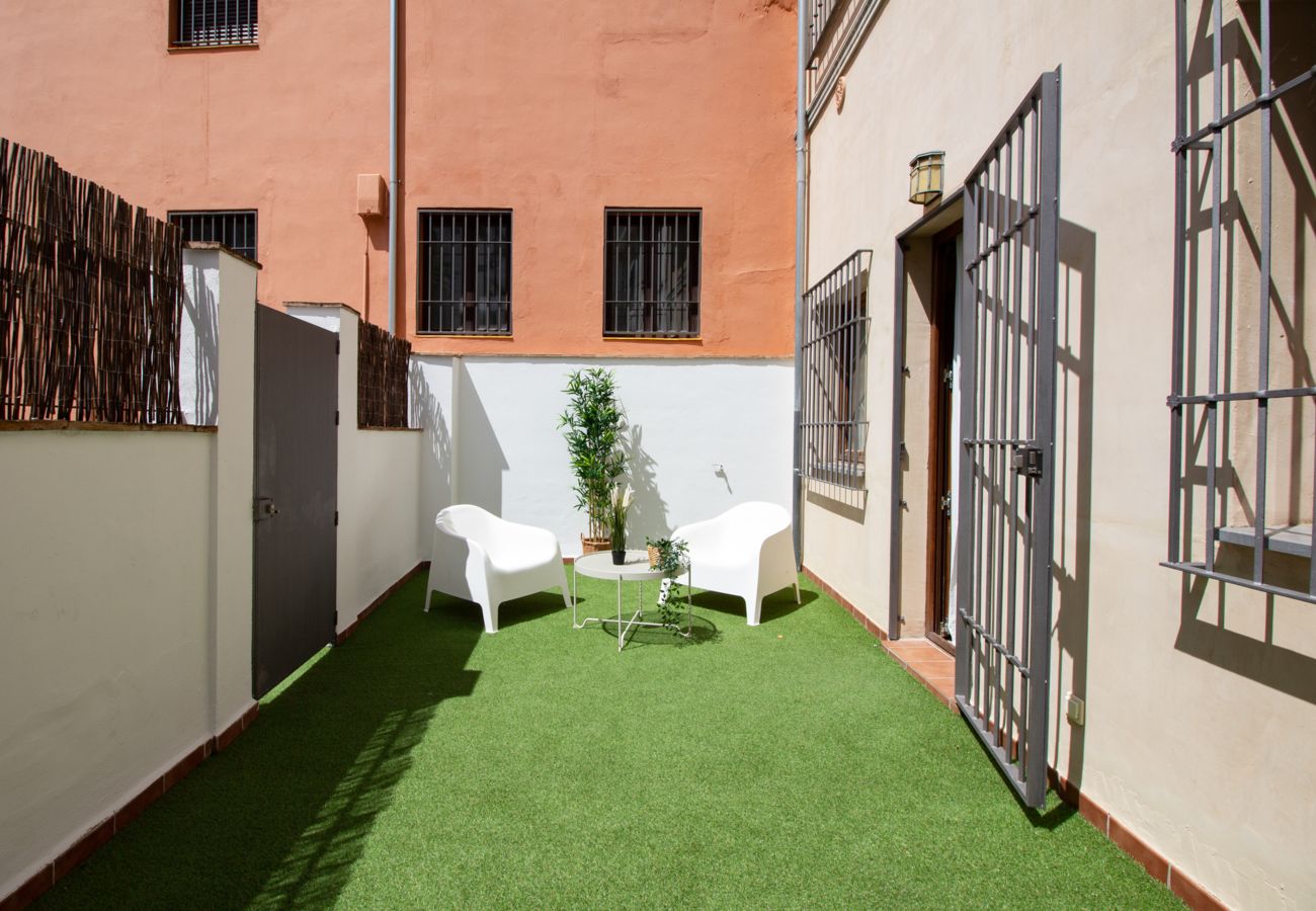 Apartment in Granada - WintowinRentals Cozy apartment with private patio next to the Albaicín
