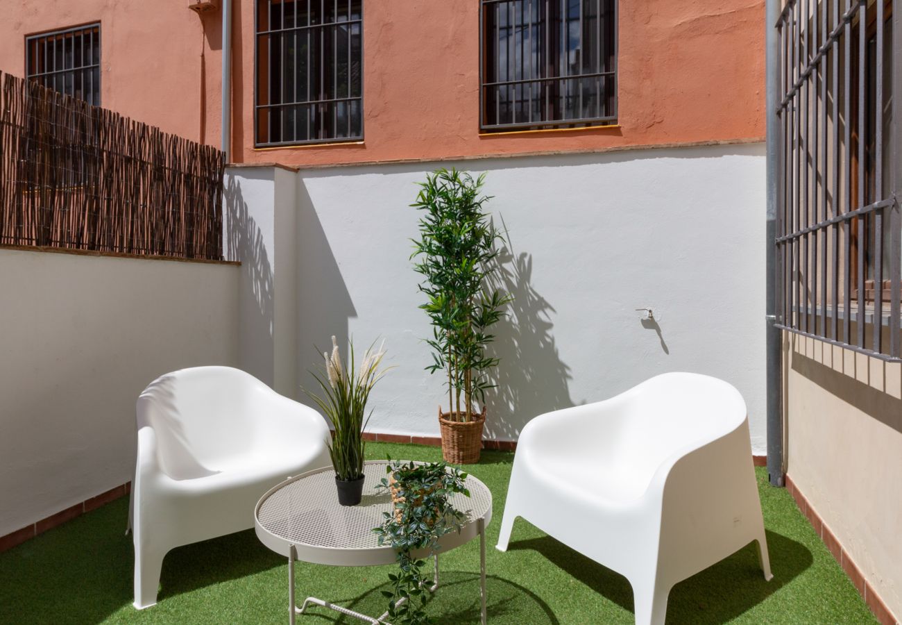 Apartment in Granada - WintowinRentals Cozy apartment with private patio next to the Albaicín