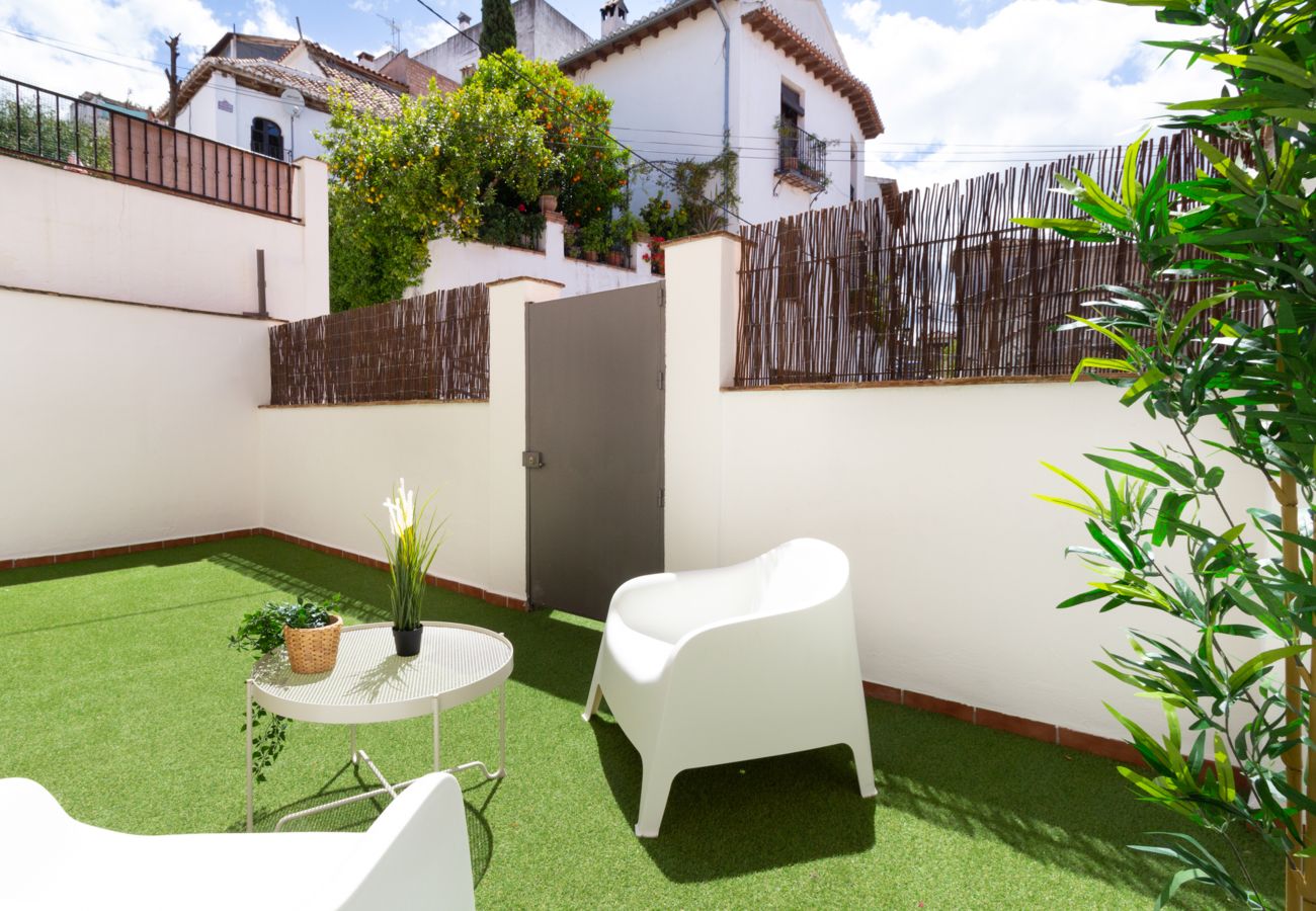 Apartment in Granada - WintowinRentals Cozy apartment with private patio next to the Albaicín