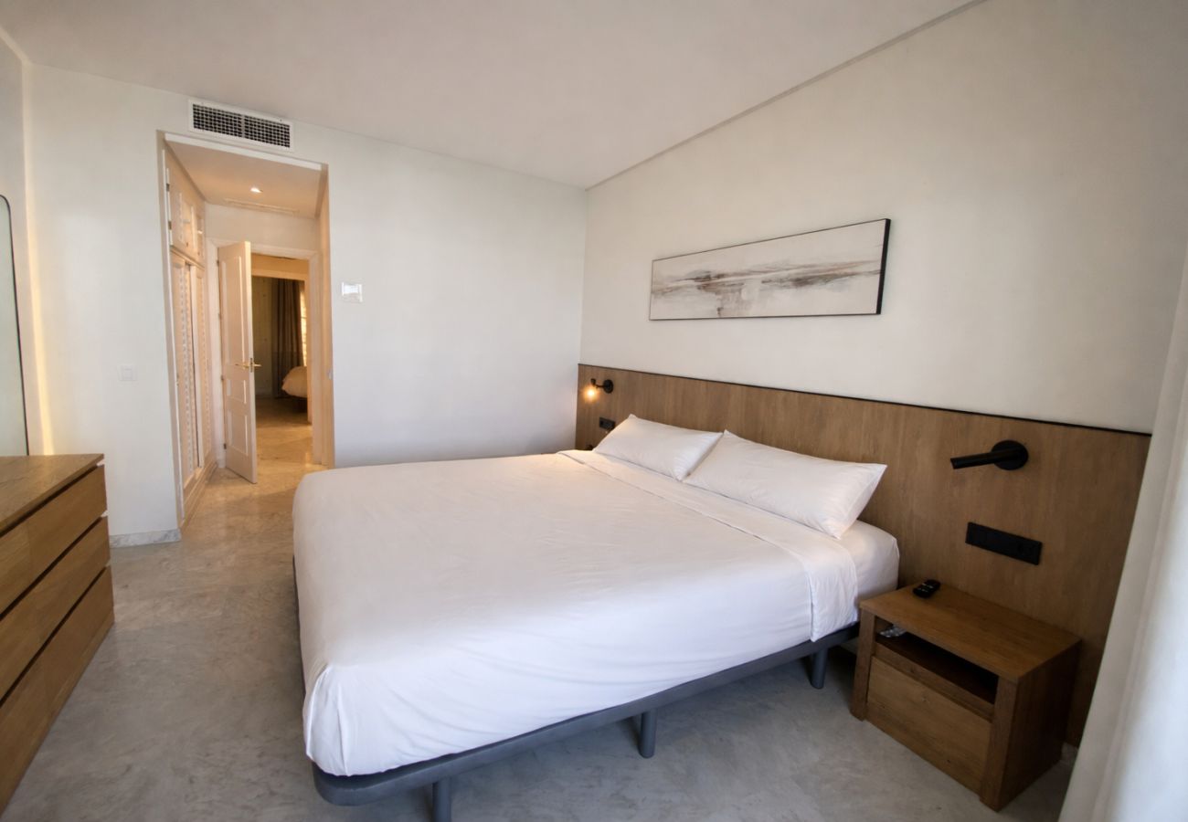 Apartment in Benalmádena - WintowinRentals Premium Apartment with Terrace and Stunning Views in Puerto Marina