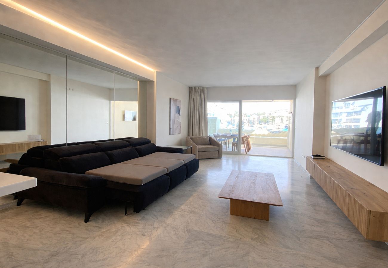 Apartment in Benalmádena - WintowinRentals Premium Apartment with Terrace and Stunning Views in Puerto Marina