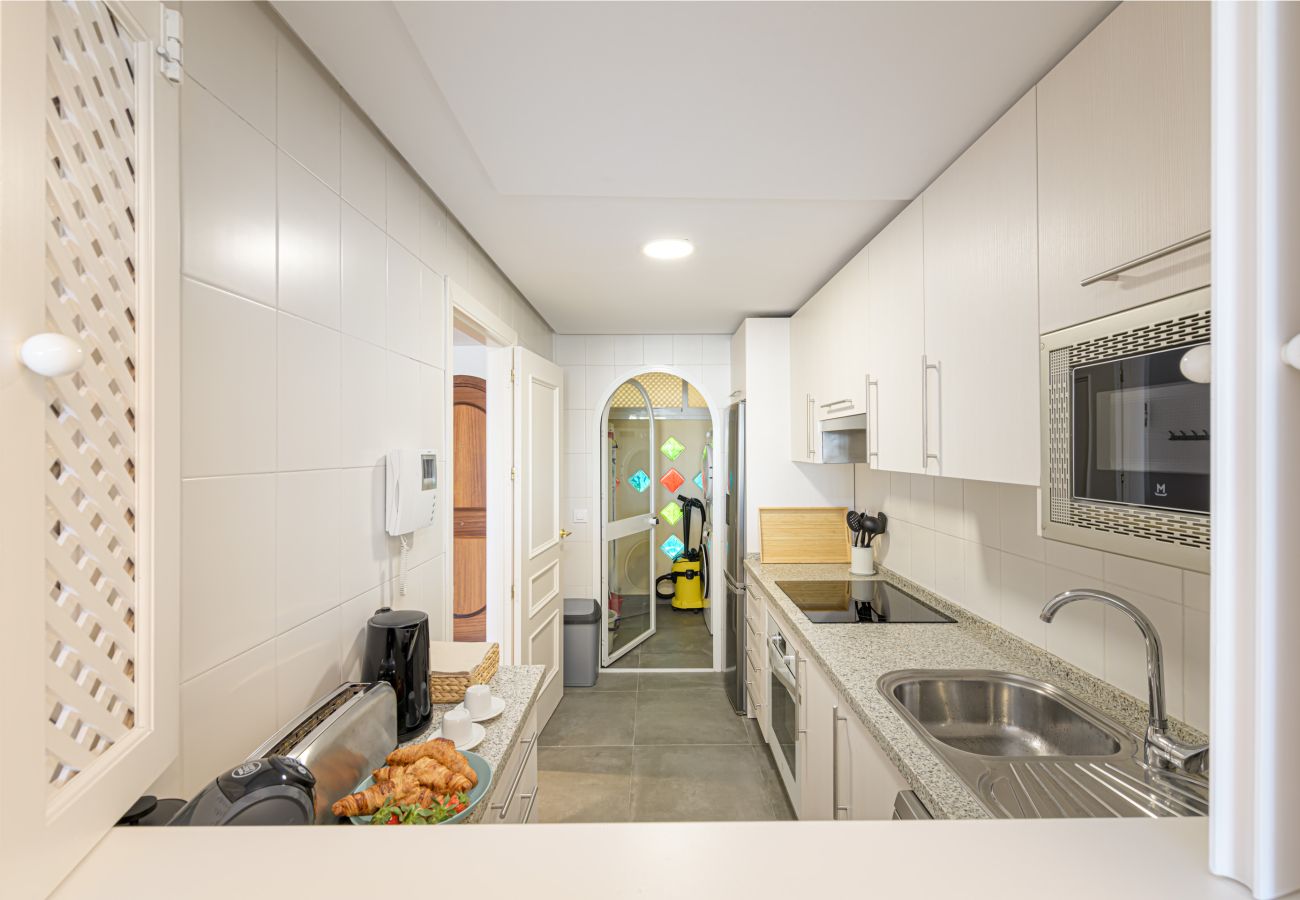 Apartment in Benalmádena - WintowinRentals Premium Apartment with Terrace and Stunning Views in Puerto Marina