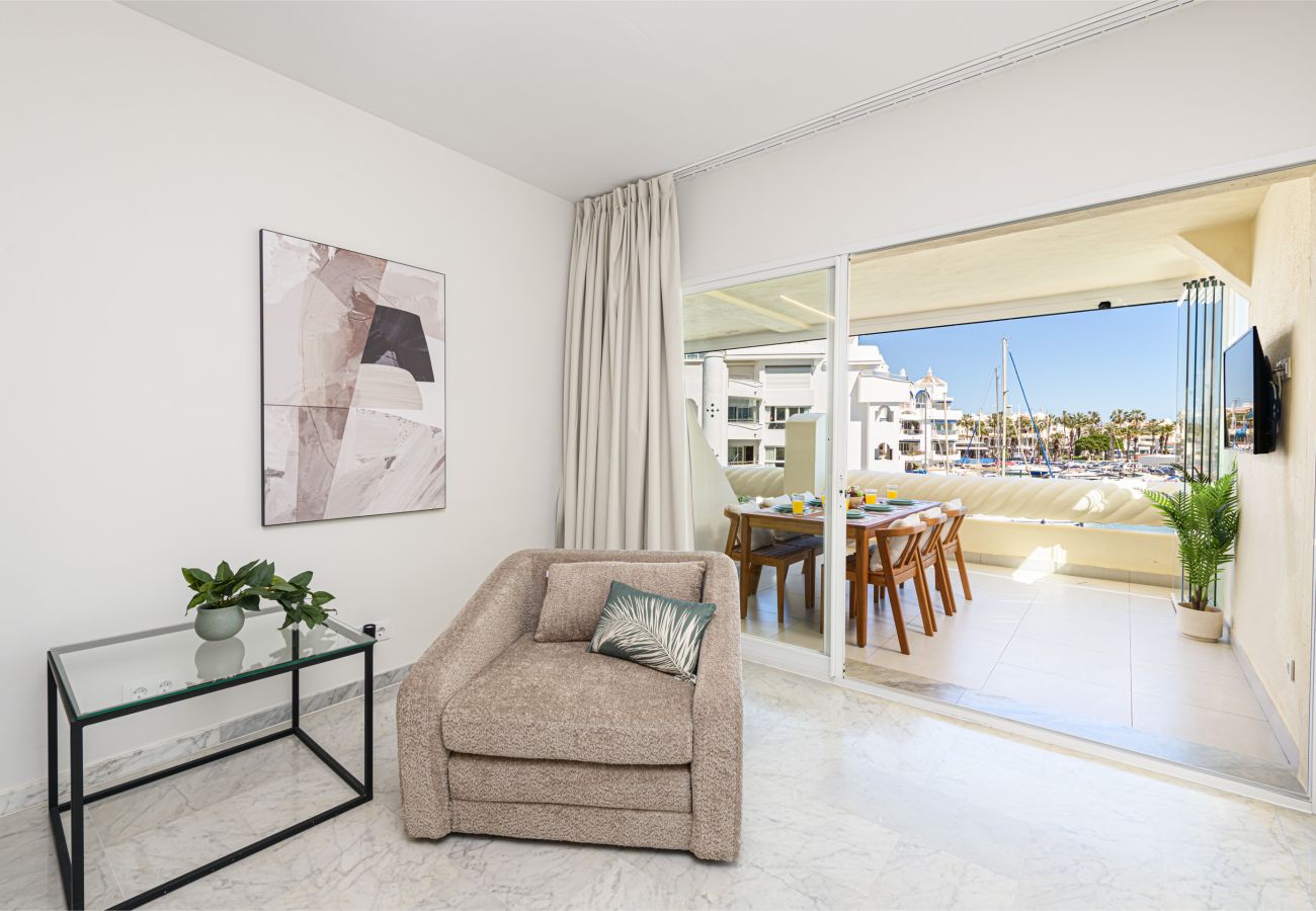 Apartment in Benalmádena - WintowinRentals Premium Apartment with Terrace and Stunning Views in Puerto Marina