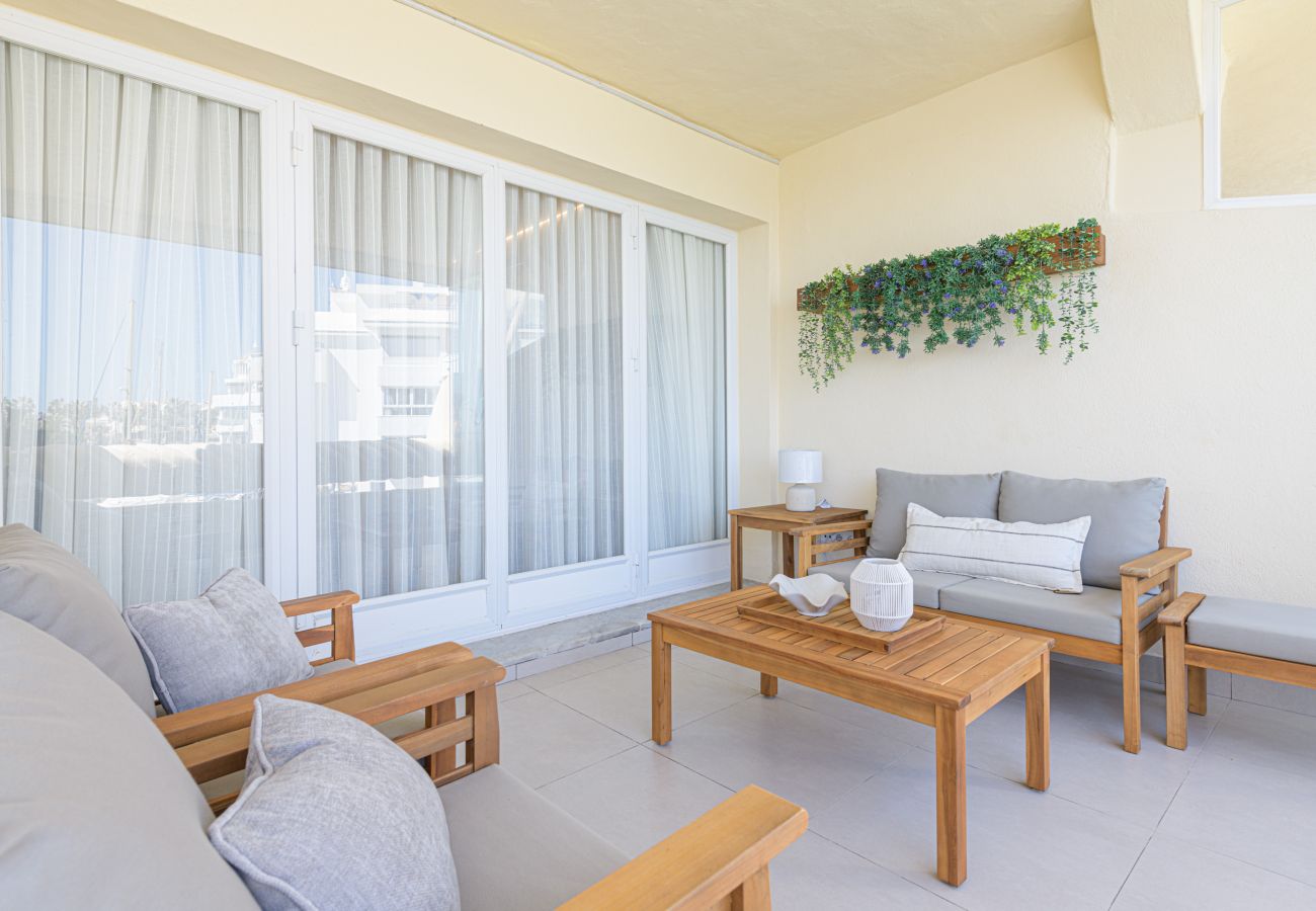 Apartment in Benalmádena - WintowinRentals Premium Apartment with Terrace and Stunning Views in Puerto Marina