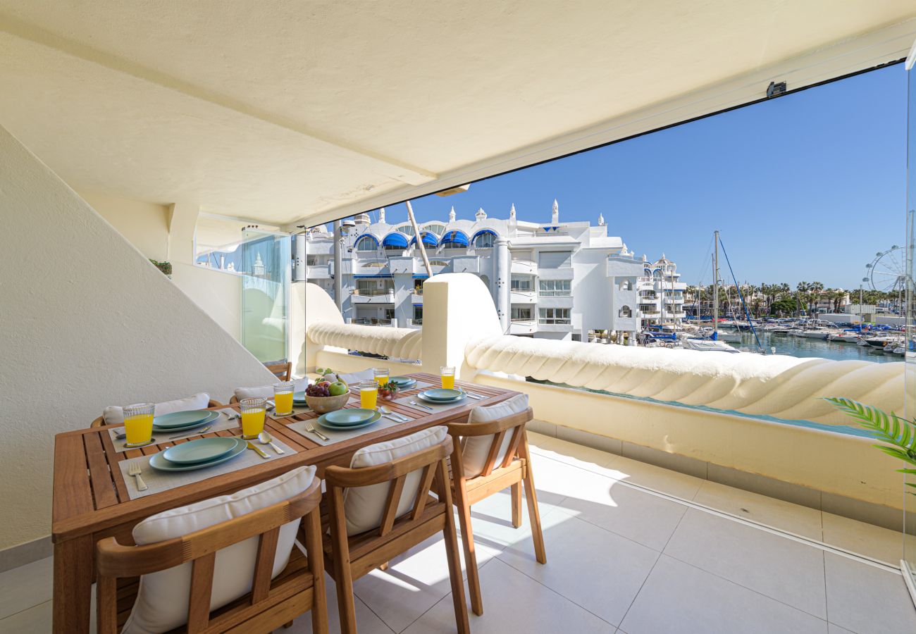 Apartment in Benalmádena - WintowinRentals Premium Apartment with Terrace and Stunning Views in Puerto Marina