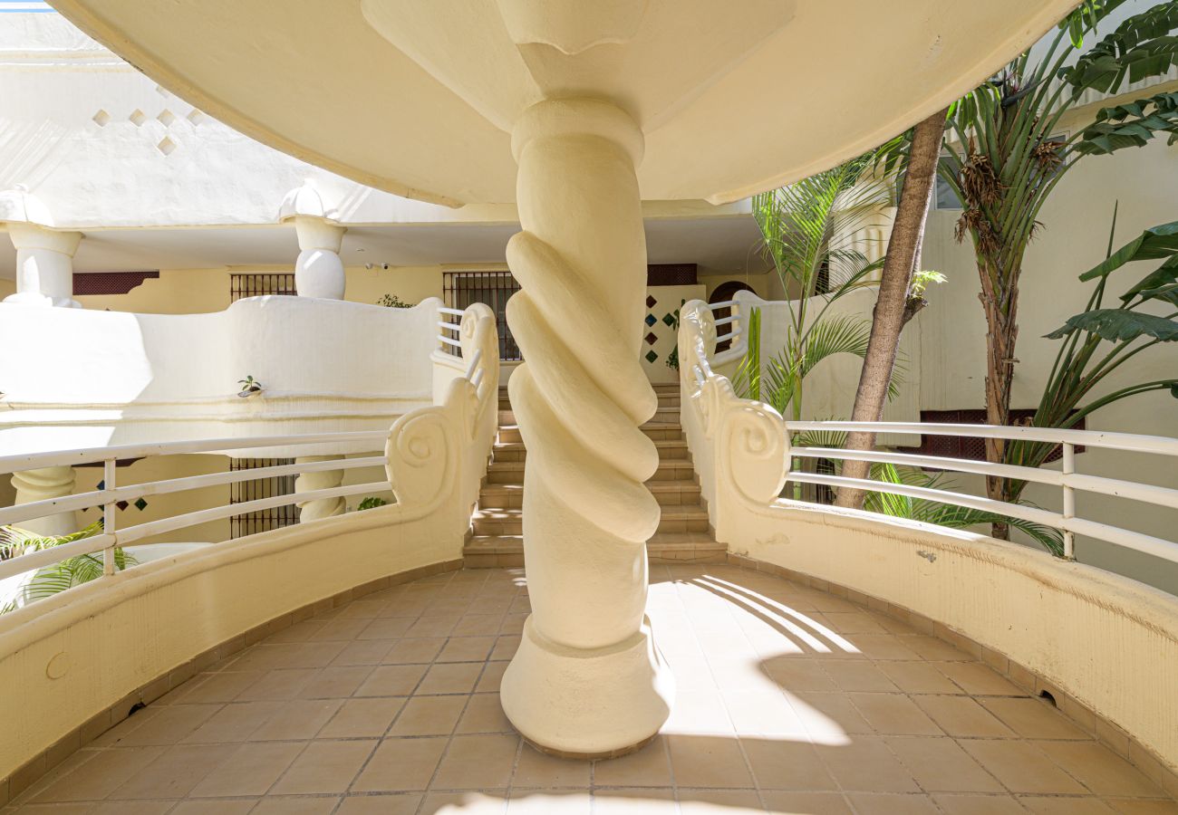 Apartment in Benalmádena - WintowinRentals Premium Apartment with Terrace and Stunning Views in Puerto Marina