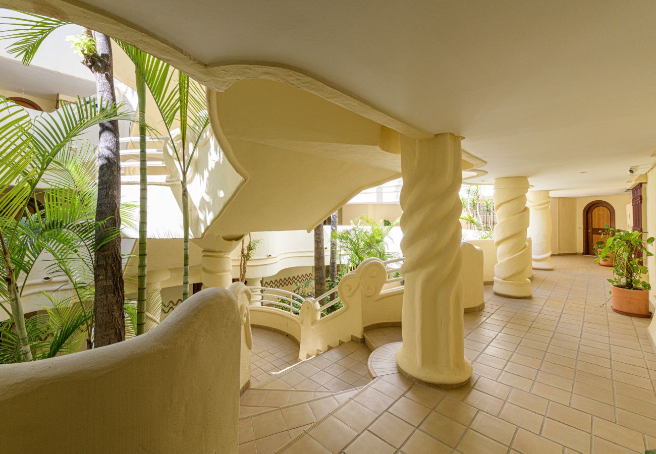 Apartment in Benalmádena - WintowinRentals Premium Apartment with Terrace and Stunning Views in Puerto Marina