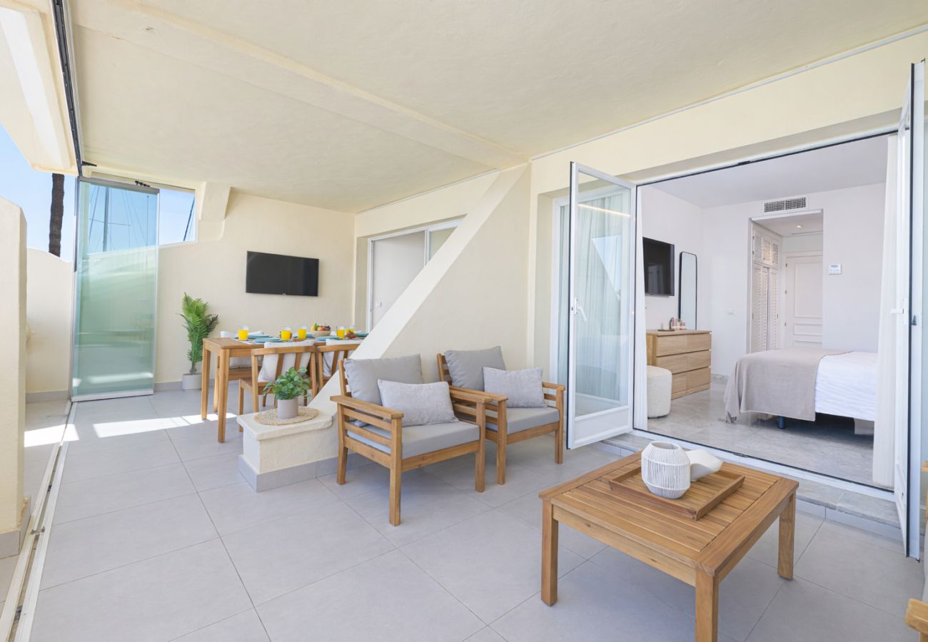 Apartment in Benalmádena - WintowinRentals Premium Apartment with Terrace and Stunning Views in Puerto Marina