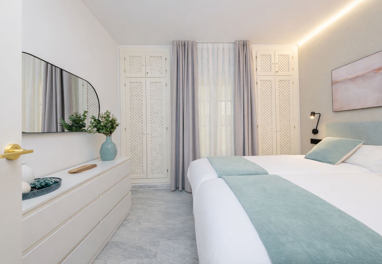 Apartment in Benalmádena - WintowinRentals Premium Apartment with Terrace and Stunning Views in Puerto Marina