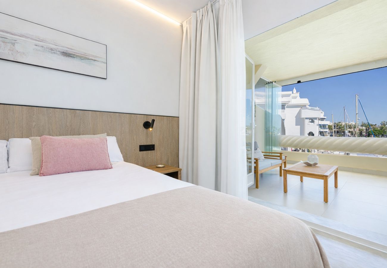 Apartment in Benalmádena - WintowinRentals Premium Apartment with Terrace and Stunning Views in Puerto Marina