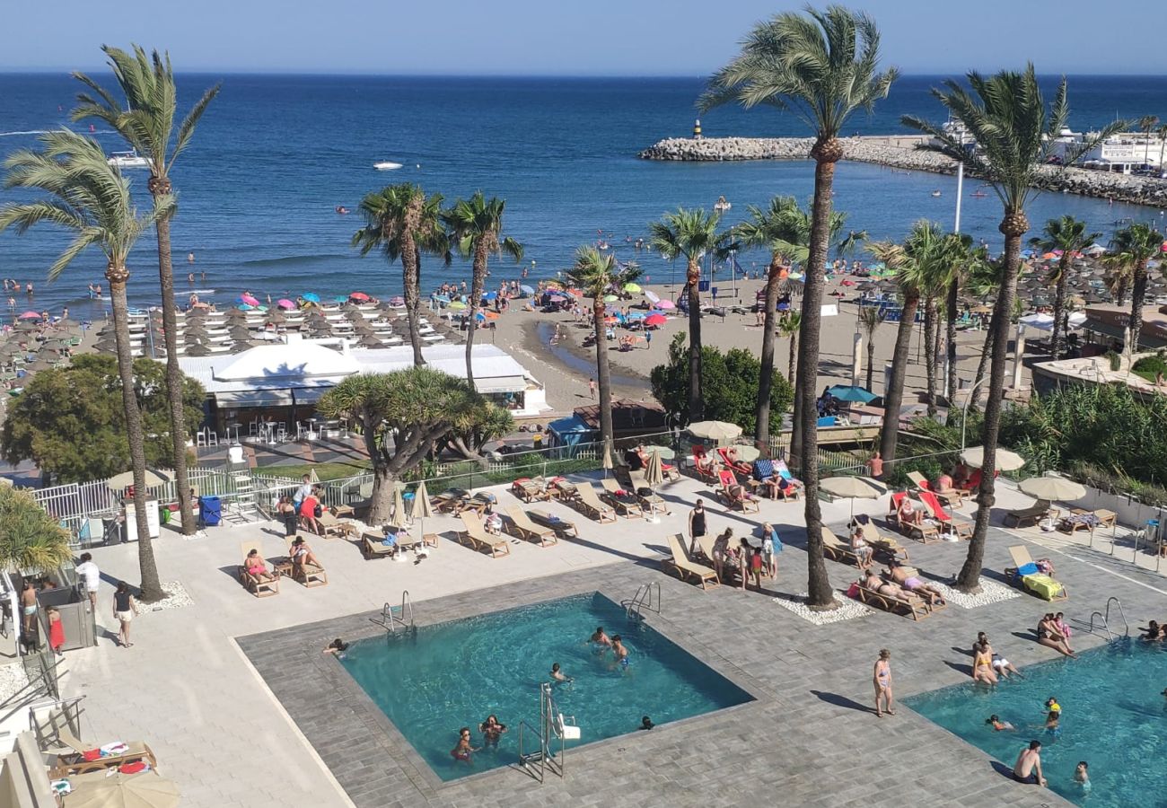Apartment in Torremolinos - WintowinRentals Newly Renovated Private Suite Beachfront & Steps to the Marina