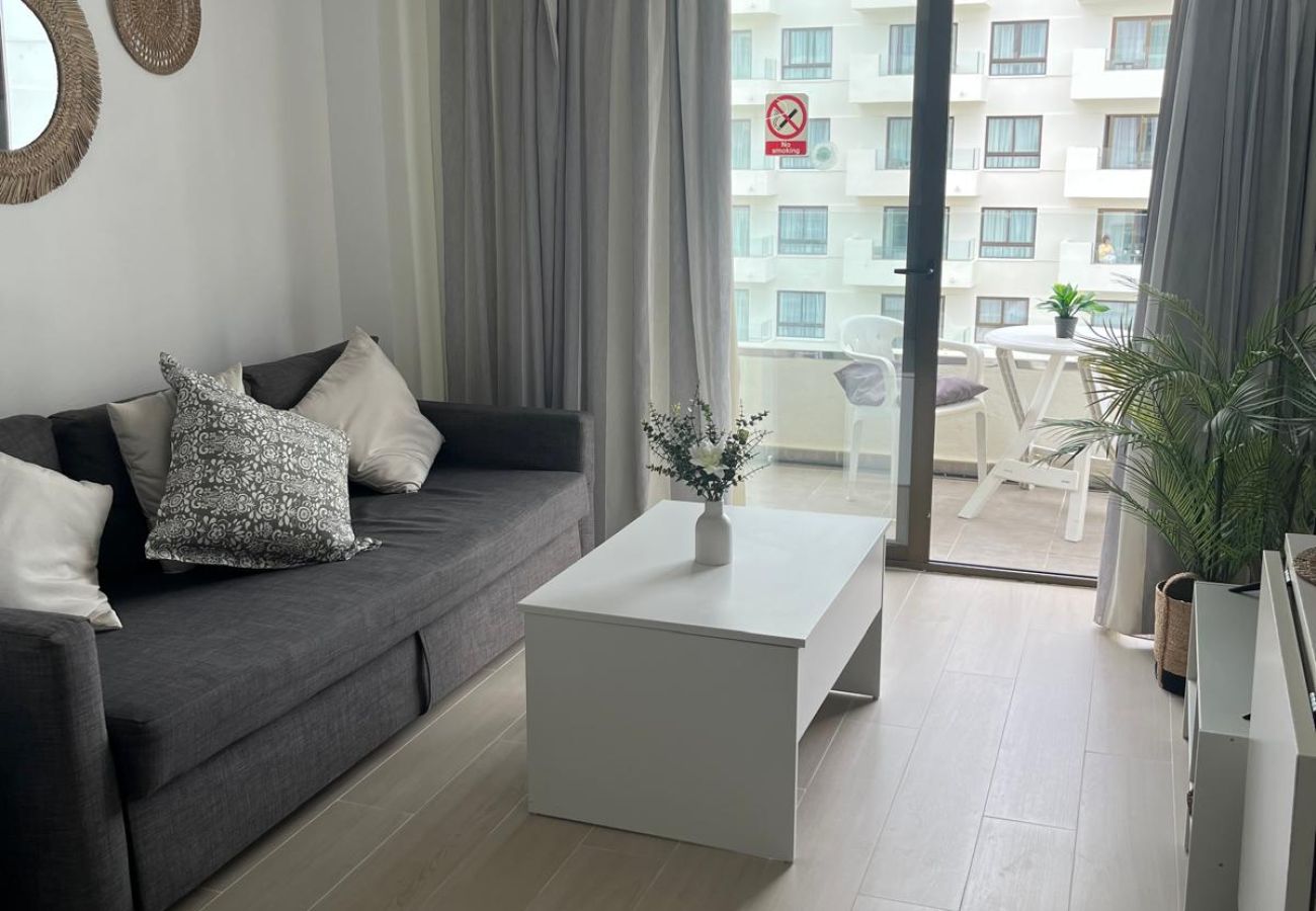 Apartment in Torremolinos - WintowinRentals Newly Renovated Private Suite Beachfront & Steps to the Marina