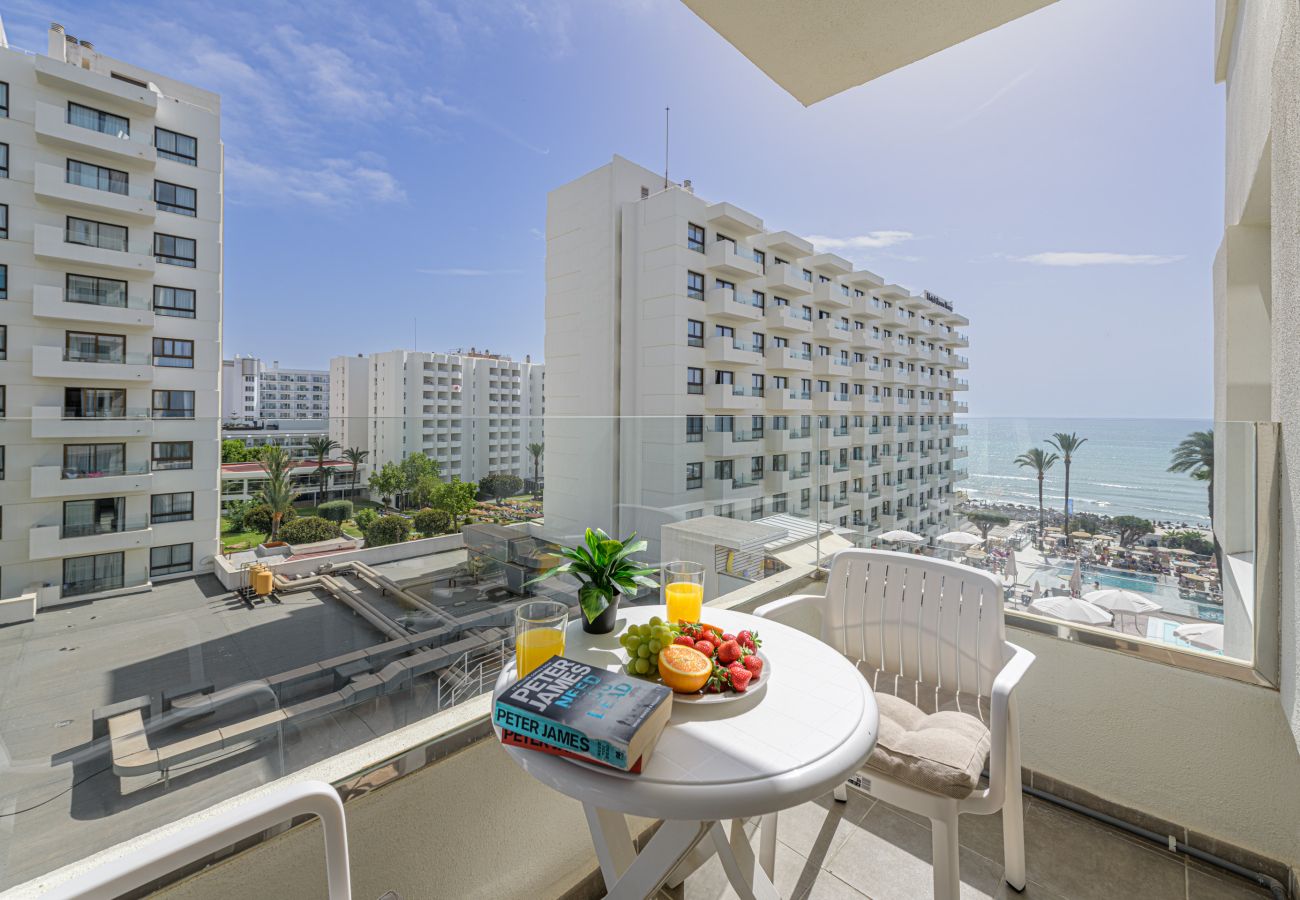 Apartment in Torremolinos - WintowinRentals Newly Renovated Private Suite Beachfront & Steps to the Marina