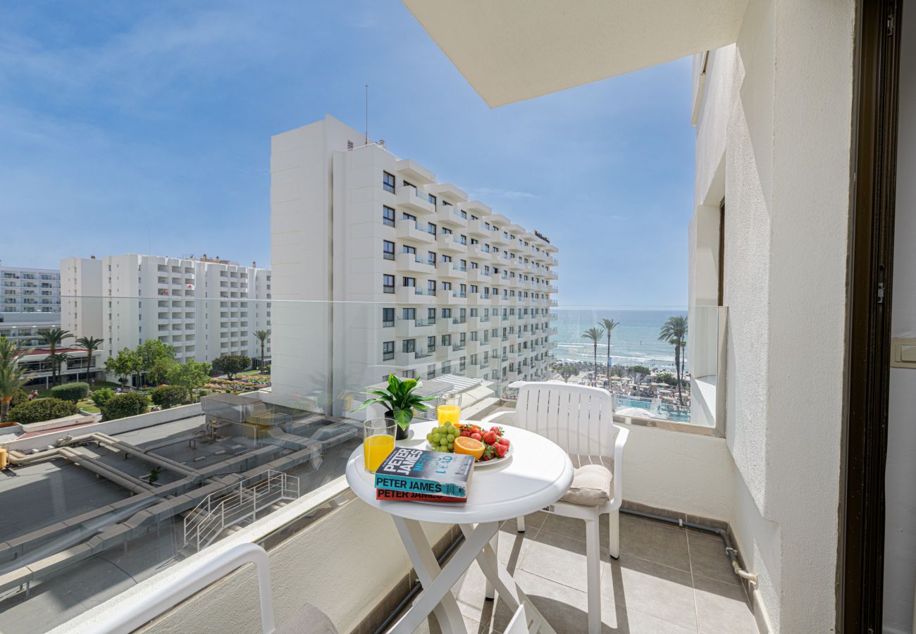 Apartment in Torremolinos - WintowinRentals Newly Renovated Private Suite Beachfront & Steps to the Marina