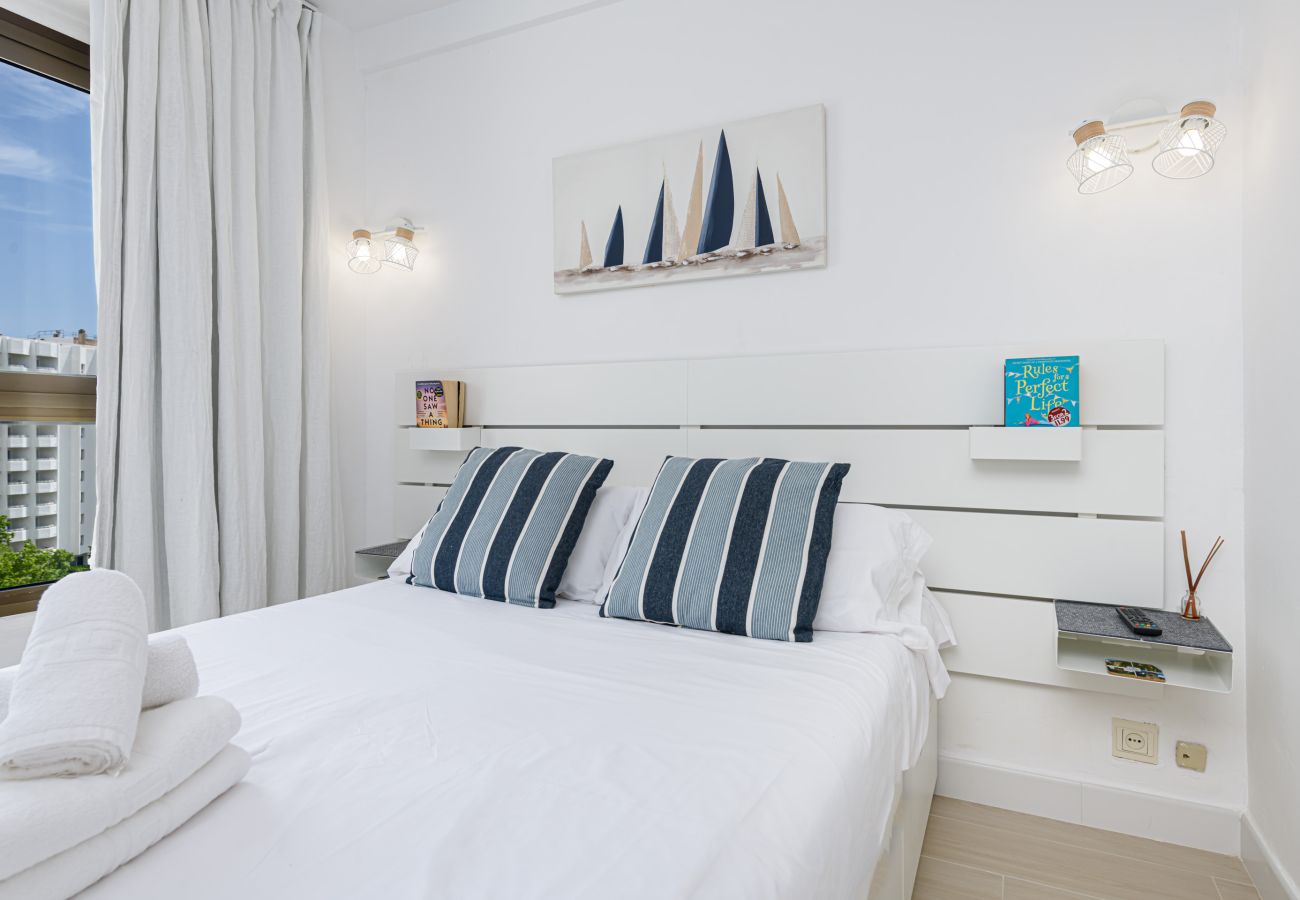 Apartment in Torremolinos - WintowinRentals Newly Renovated Private Suite Beachfront & Steps to the Marina