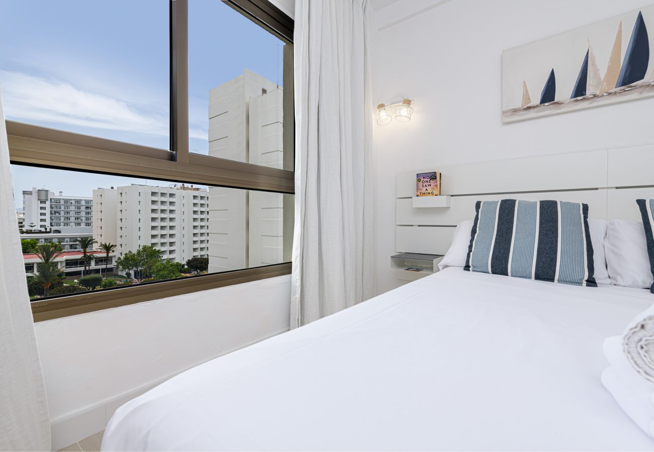 Apartment in Torremolinos - WintowinRentals Newly Renovated Private Suite Beachfront & Steps to the Marina