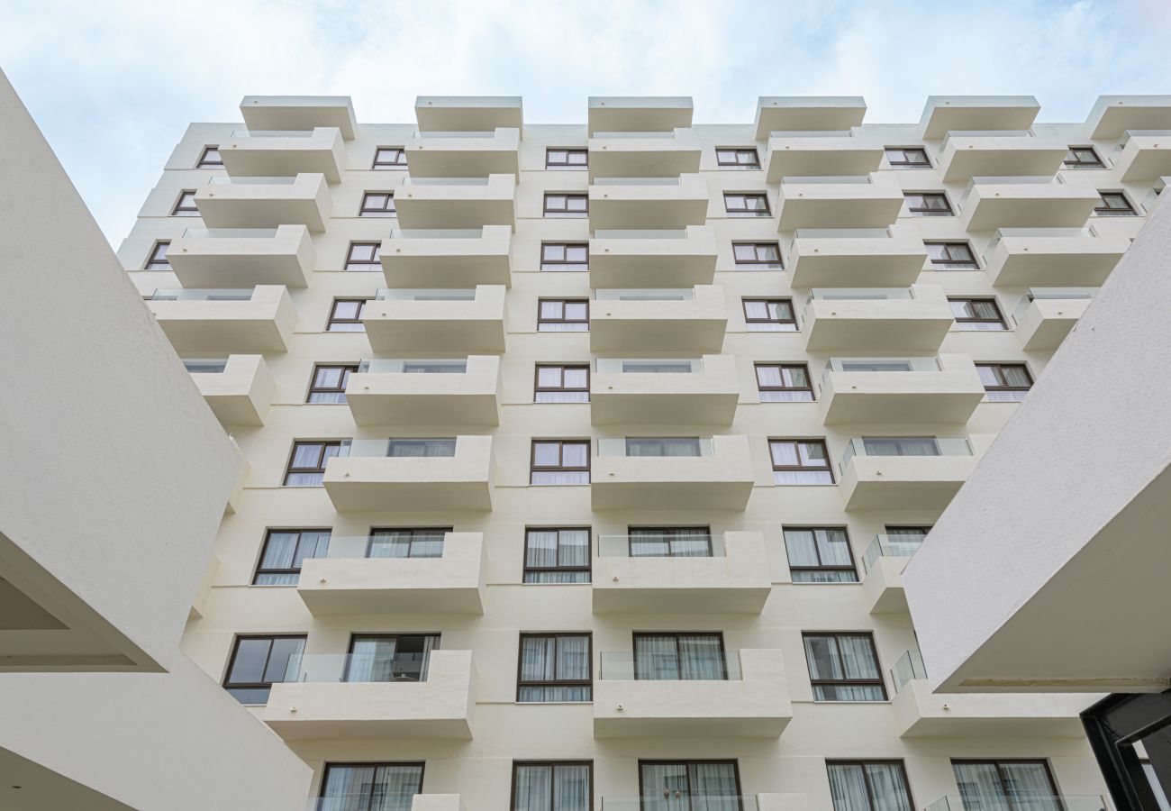 Apartment in Torremolinos - WintowinRentals Newly Renovated Private Suite Beachfront & Steps to the Marina