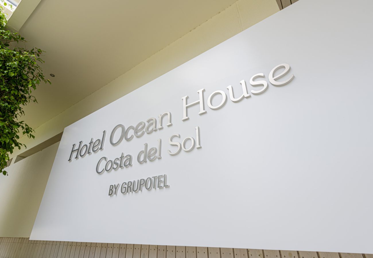 Apartment in Torremolinos - WintowinRentals Newly Renovated Private Suite Beachfront & Steps to the Marina
