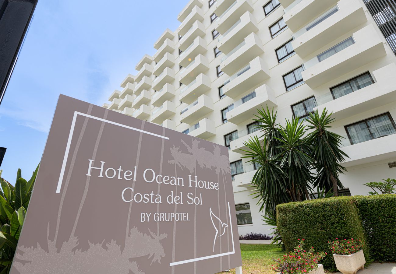Apartment in Torremolinos - WintowinRentals Newly Renovated Private Suite Beachfront & Steps to the Marina