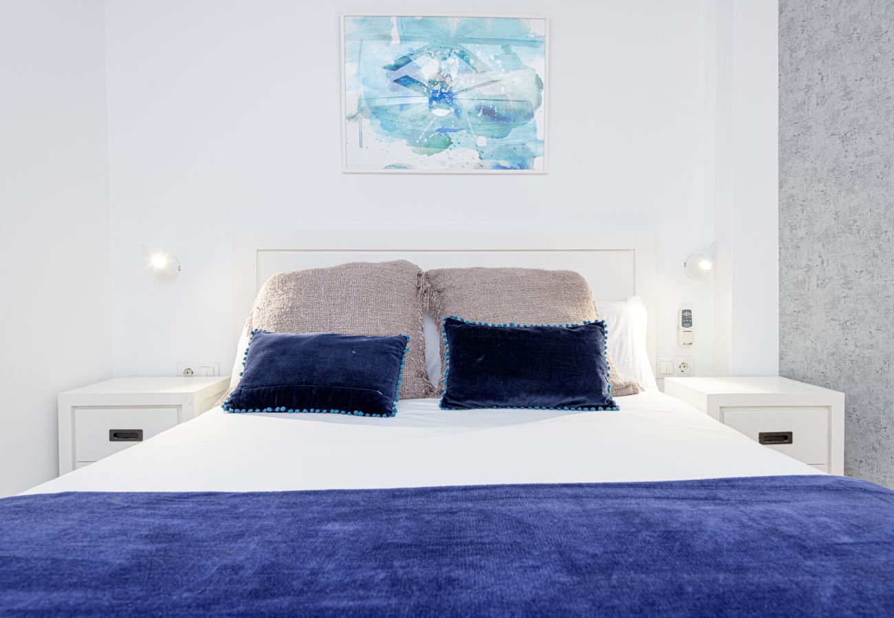 Apartment in Málaga - WintowinRentals Luxury Apartment with Sea Views in La Malagueta