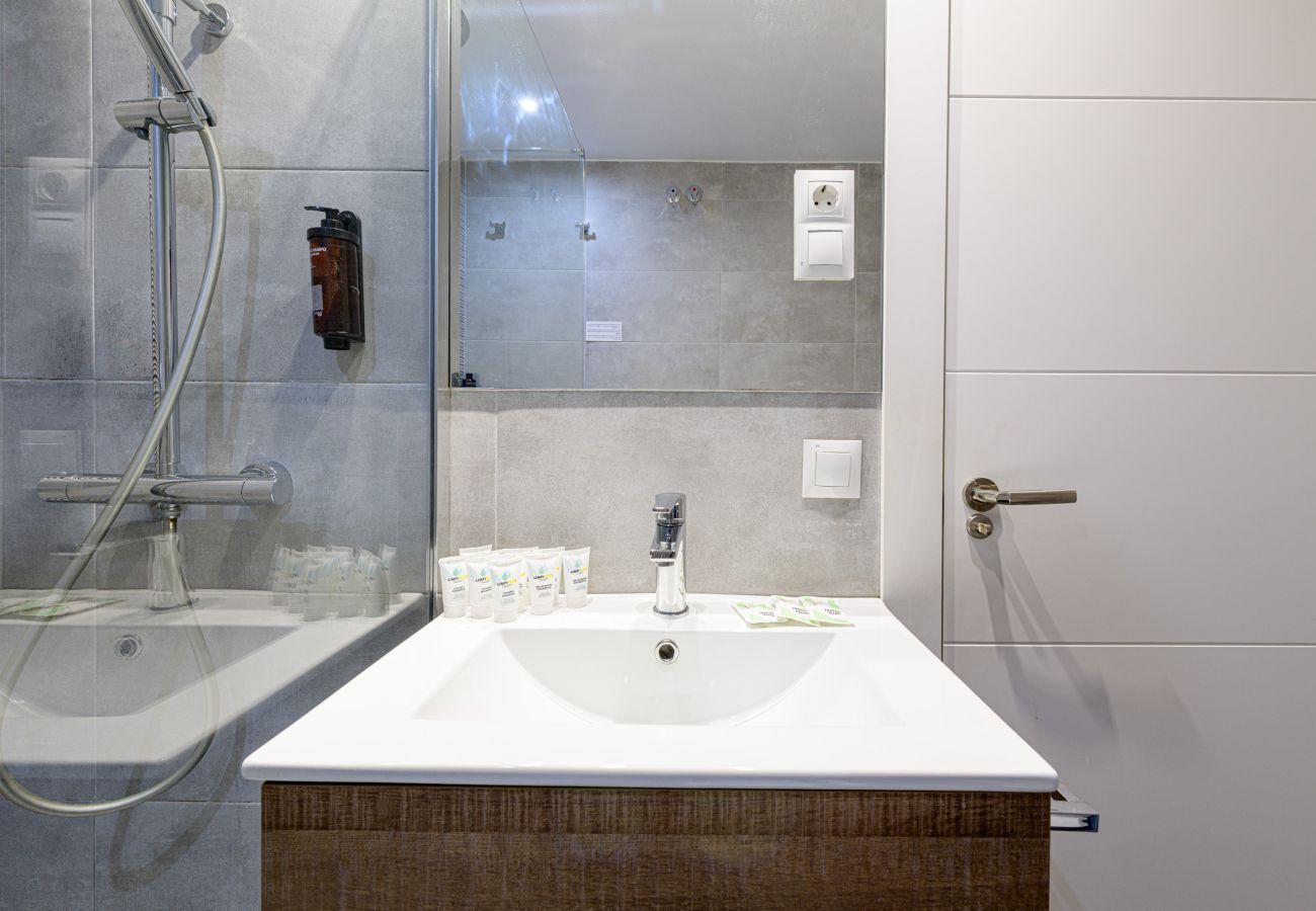 Apartment in Málaga - WintowinRentals Luxury Apartment with Sea Views in La Malagueta