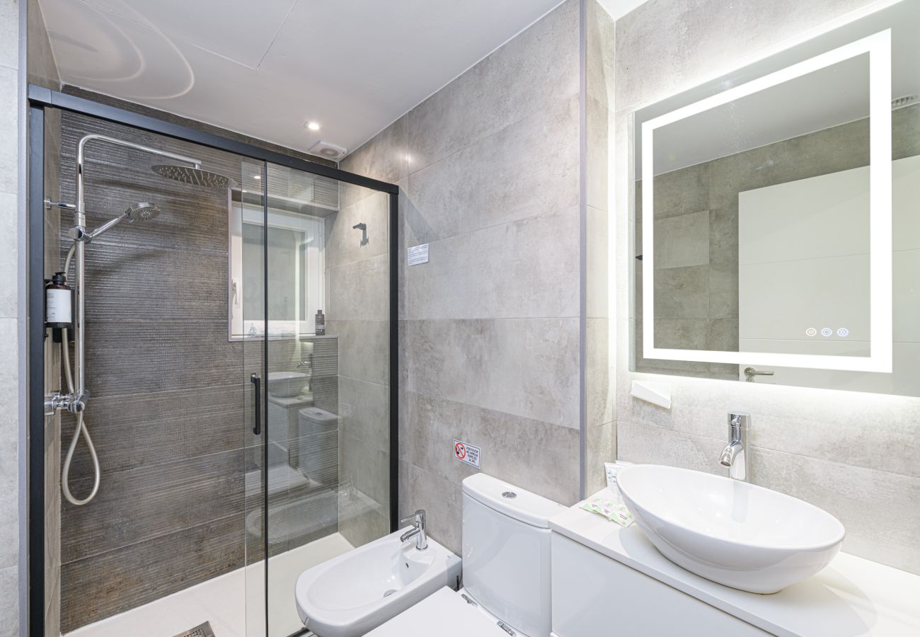 Apartment in Málaga - WintowinRentals Luxury Apartment with Sea Views in La Malagueta