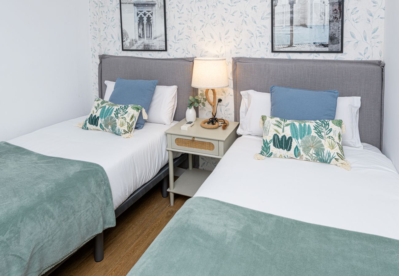 Apartment in Málaga - WintowinRentals Luxury Apartment with Sea Views in La Malagueta