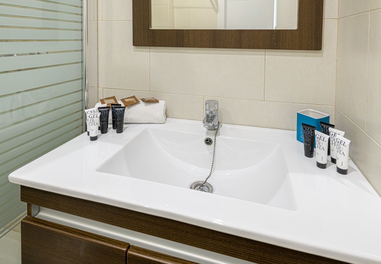 Apartment in Málaga - WintowinRentals Spacious apartment in Huelin with privileged views, parking included and close to the beach