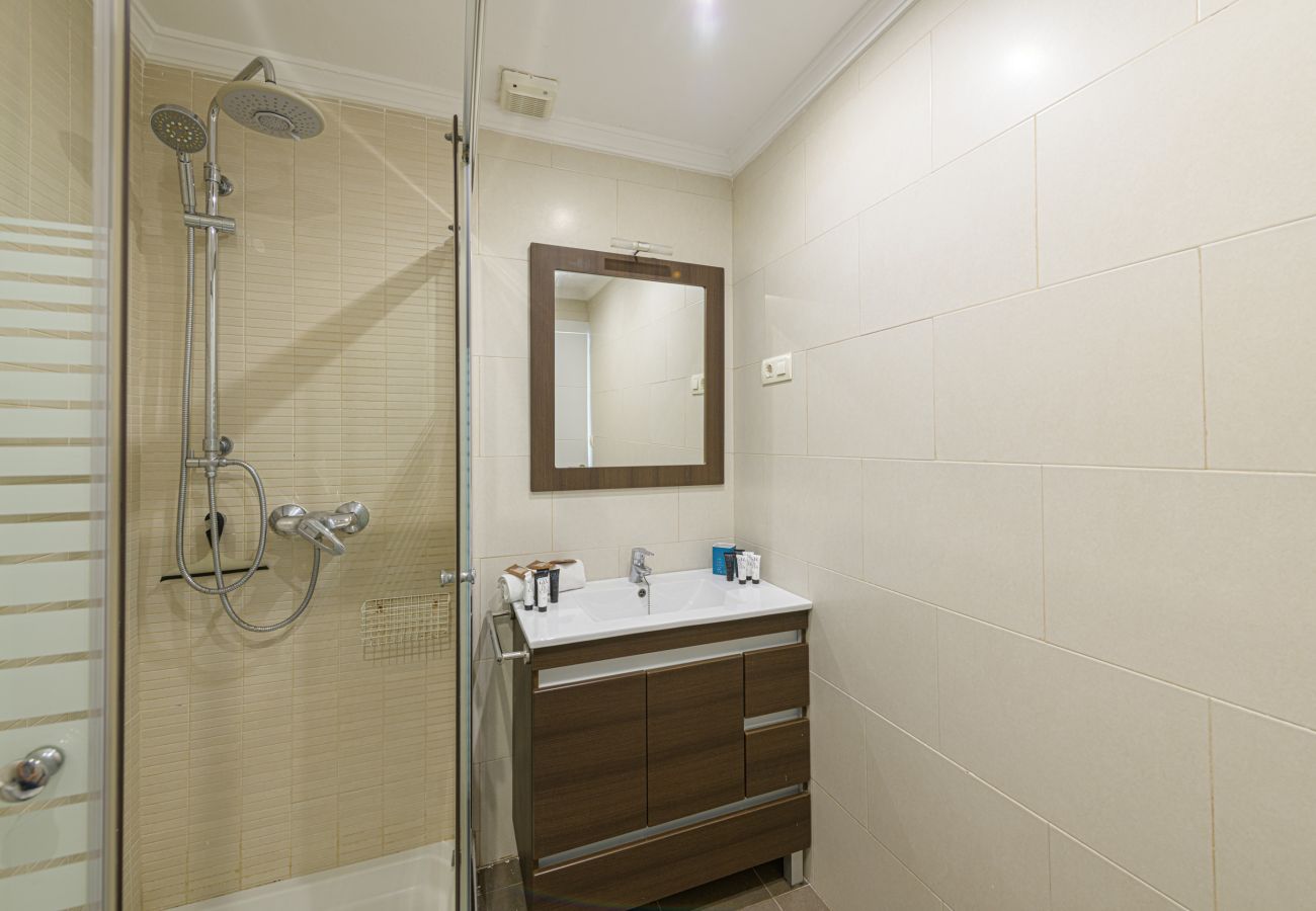 Apartment in Málaga - WintowinRentals Spacious apartment in Huelin with privileged views, parking included and close to the beach