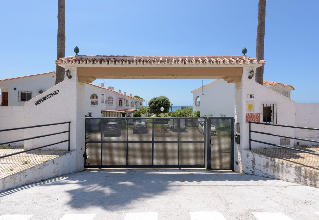 House in Rincón de la Victoria - WintowinRentals First-Line Beach House with Terrace