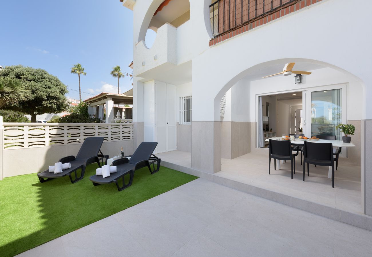 House in Rincón de la Victoria - WintowinRentals First-Line Beach House with Terrace