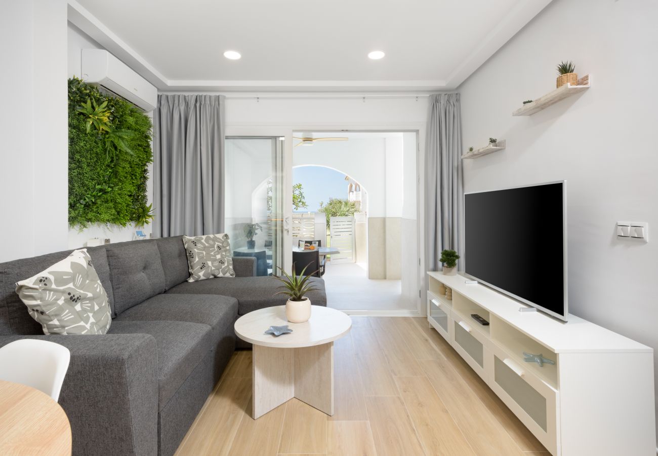 House in Rincón de la Victoria - WintowinRentals First-Line Beach House with Terrace