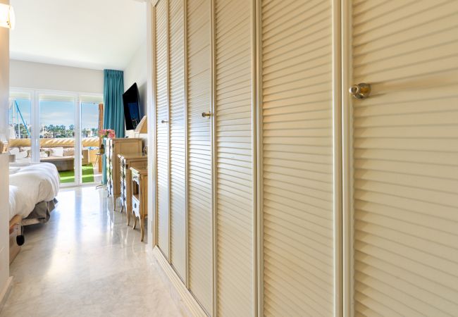 Appartement à Benalmádena - WintowinRentals Luxe, Vue Sur la mer Puerto Marina. Appartement à Benalmádena - WintowinRentals Luxe, Vue Sur la mer Puerto Marina.