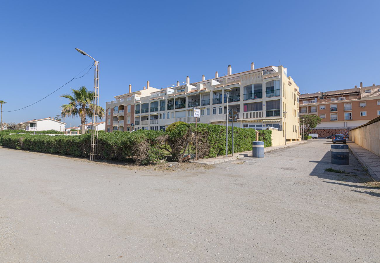 Appartement à Torre de Benagalbon - WintowinRentals Grand Appartement sur la 1ère Ligne de la Plage