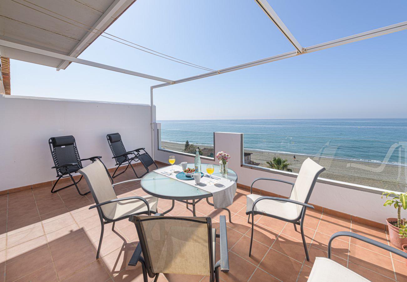 Appartement à Torre de Benagalbon - WintowinRentals Grand Appartement sur la 1ère Ligne de la Plage