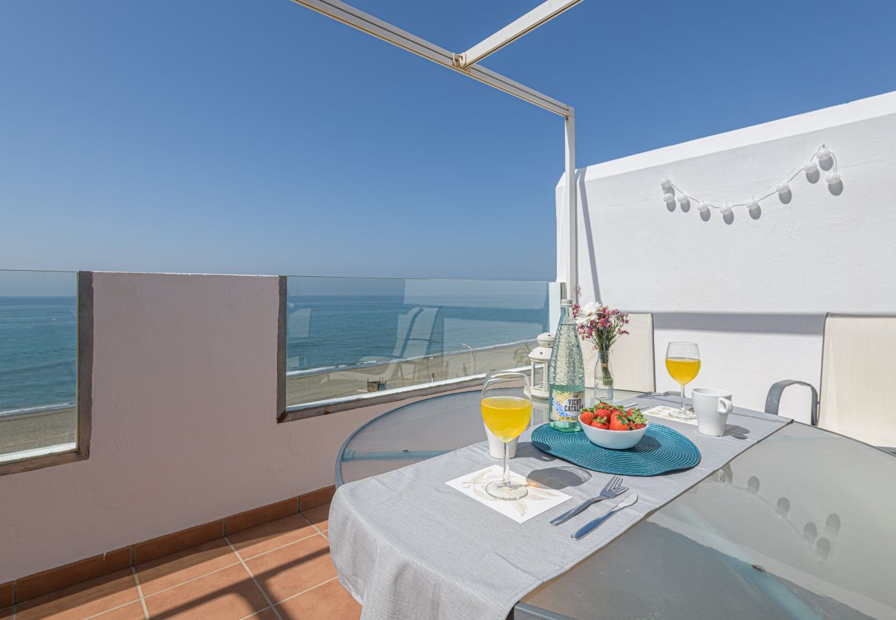 Appartement à Torre de Benagalbon - WintowinRentals Grand Appartement sur la 1ère Ligne de la Plage