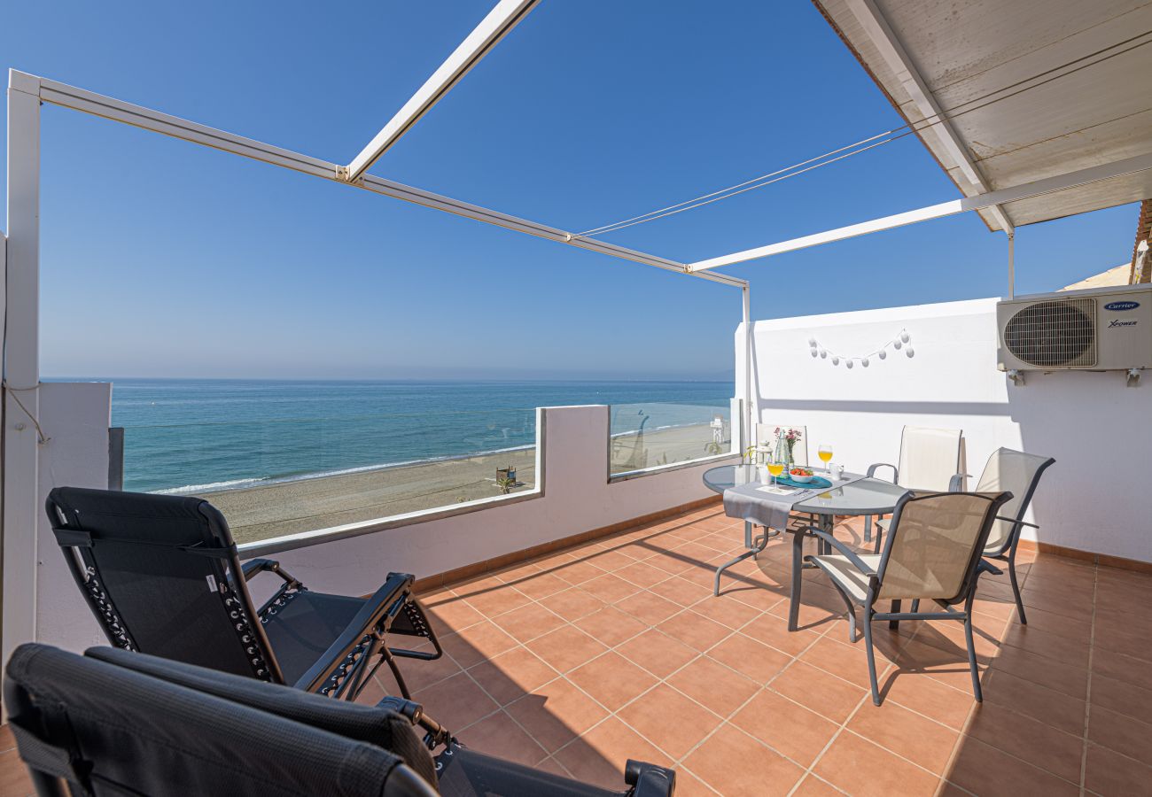 Appartement à Torre de Benagalbon - WintowinRentals Grand Appartement sur la 1ère Ligne de la Plage