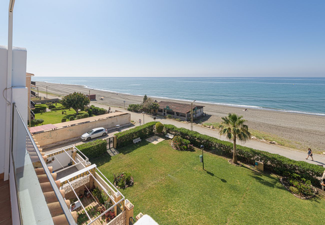 Appartement à Torre de Benagalbon - WintowinRentals Grand Appartement sur la 1ère Ligne de la Plage