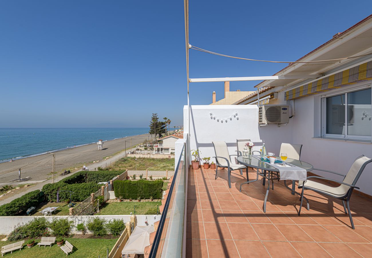 Appartement à Torre de Benagalbon - WintowinRentals Grand Appartement sur la 1ère Ligne de la Plage