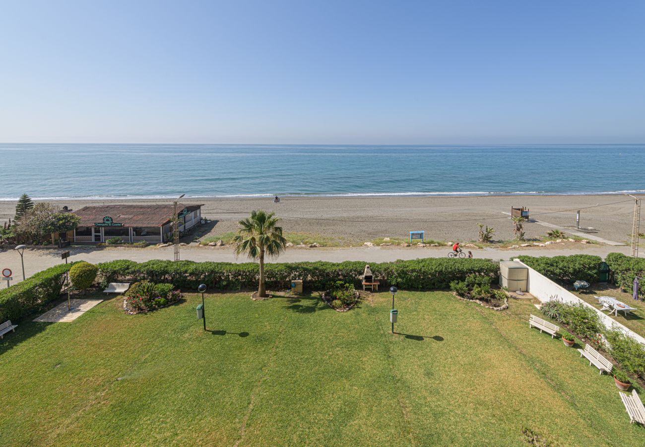 Appartement à Torre de Benagalbon - WintowinRentals Grand Appartement sur la 1ère Ligne de la Plage