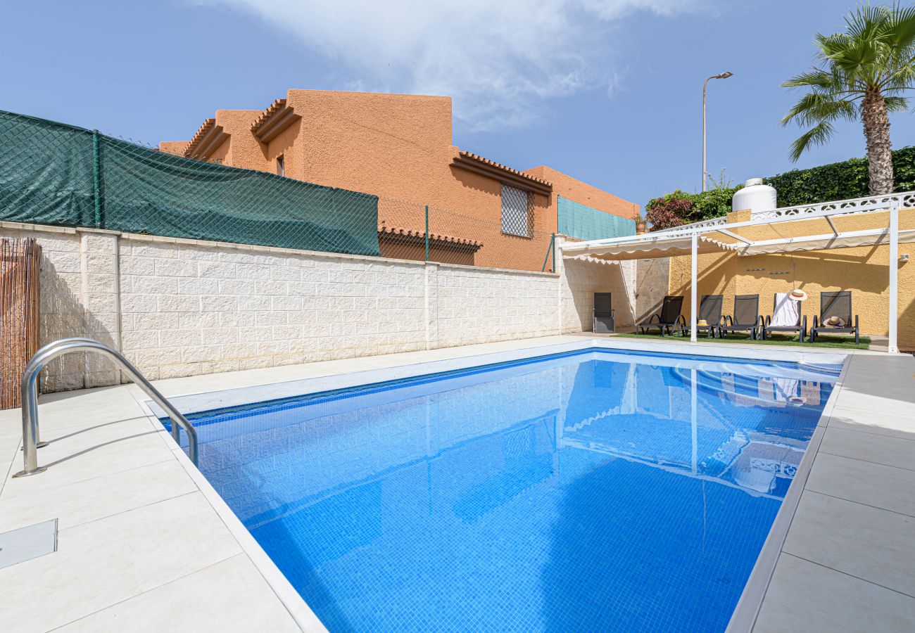 Maison à Rincón de la Victoria - WintowinRentals Maison avec Piscine Privée à Rincón