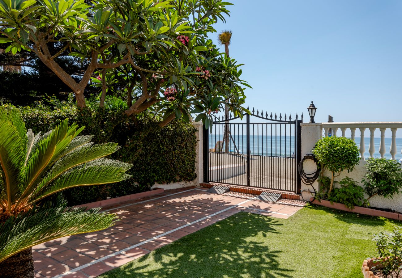 Maison à Rincón de la Victoria - WintowinRentals Haus in erster Strandlinie mit privatem Garten