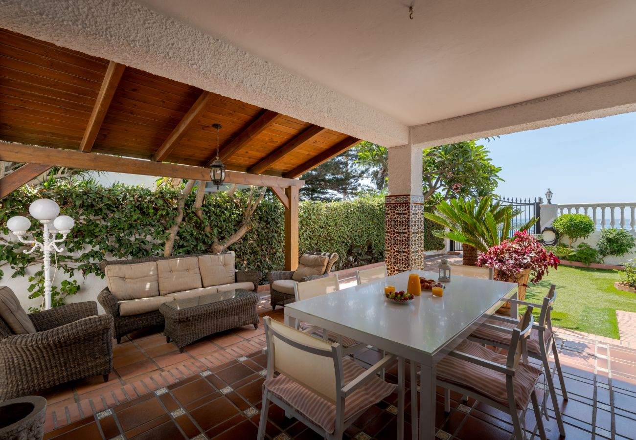 Maison à Rincón de la Victoria - WintowinRentals Haus in erster Strandlinie mit privatem Garten