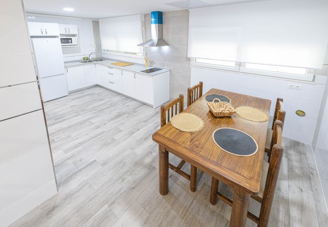 Appartement à Malaga - WintowinRentals Loft rénové avec garage à côté de la plage de Huelin Appartement à Malaga - WintowinRentals Loft rénové avec garage à côté de la plage de Huelin