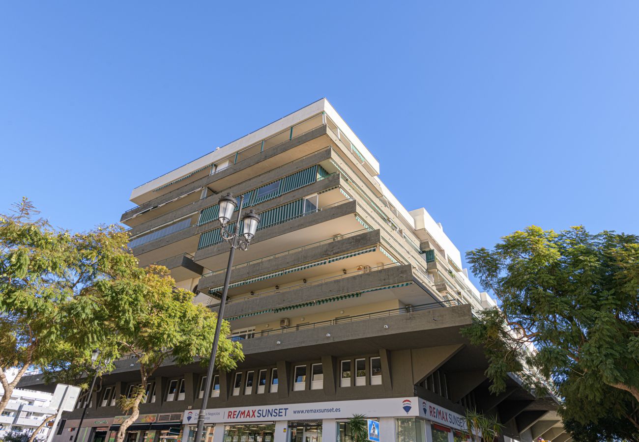 Appartement à Fuengirola - WintowinRentals Appartement avec vue imprenable sur la mer et la montagne, avec piscine à Fuengirola