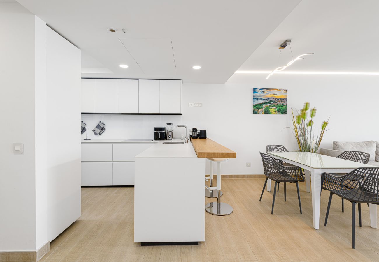 Appartement à Fuengirola - WintowinRentals Fuengirola – Appartement Exclusif avec Vue sur la Mer, Terrasse, Piscine et Parking