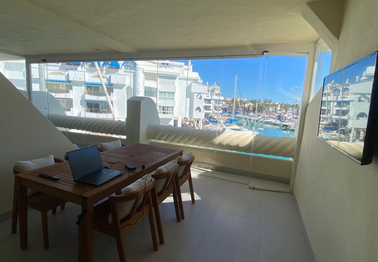 Appartement à Benalmádena - WintowinRentals Appartement Premium avec Terrasse et Vue Imprenable à Puerto Marina
