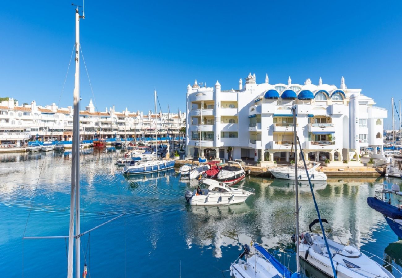 Appartement à Benalmádena - WintowinRentals Appartement Premium avec Terrasse et Vue Imprenable à Puerto Marina